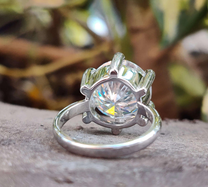 Moissanite Ring - Classic Round Brilliant Cut Engagement Ring
